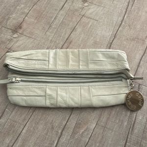 Charles David / clutch / cream